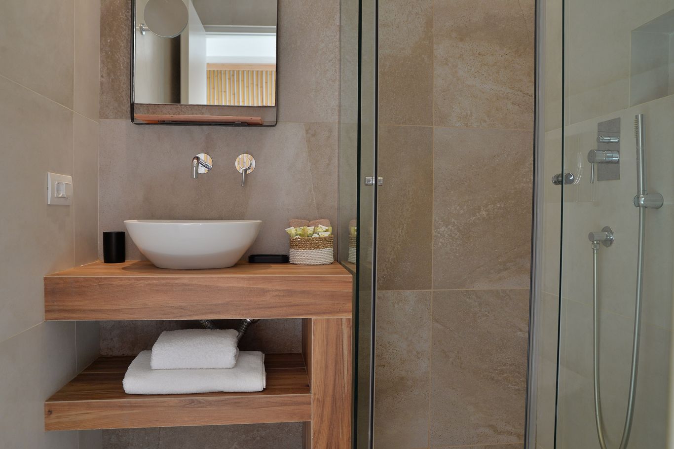 Superiordoublepoolview 2442