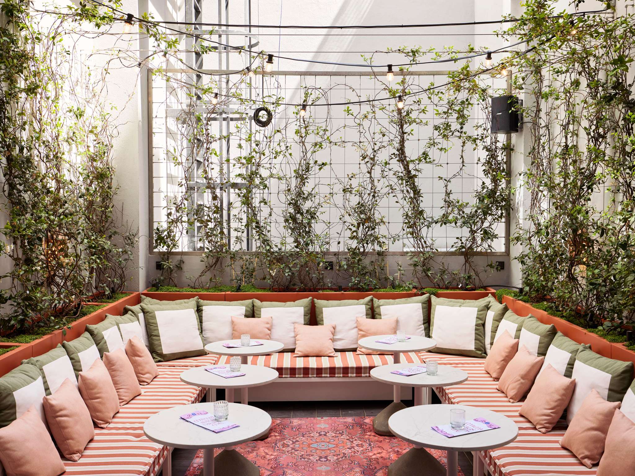 B5l3 Ho 03 P 2048X1536