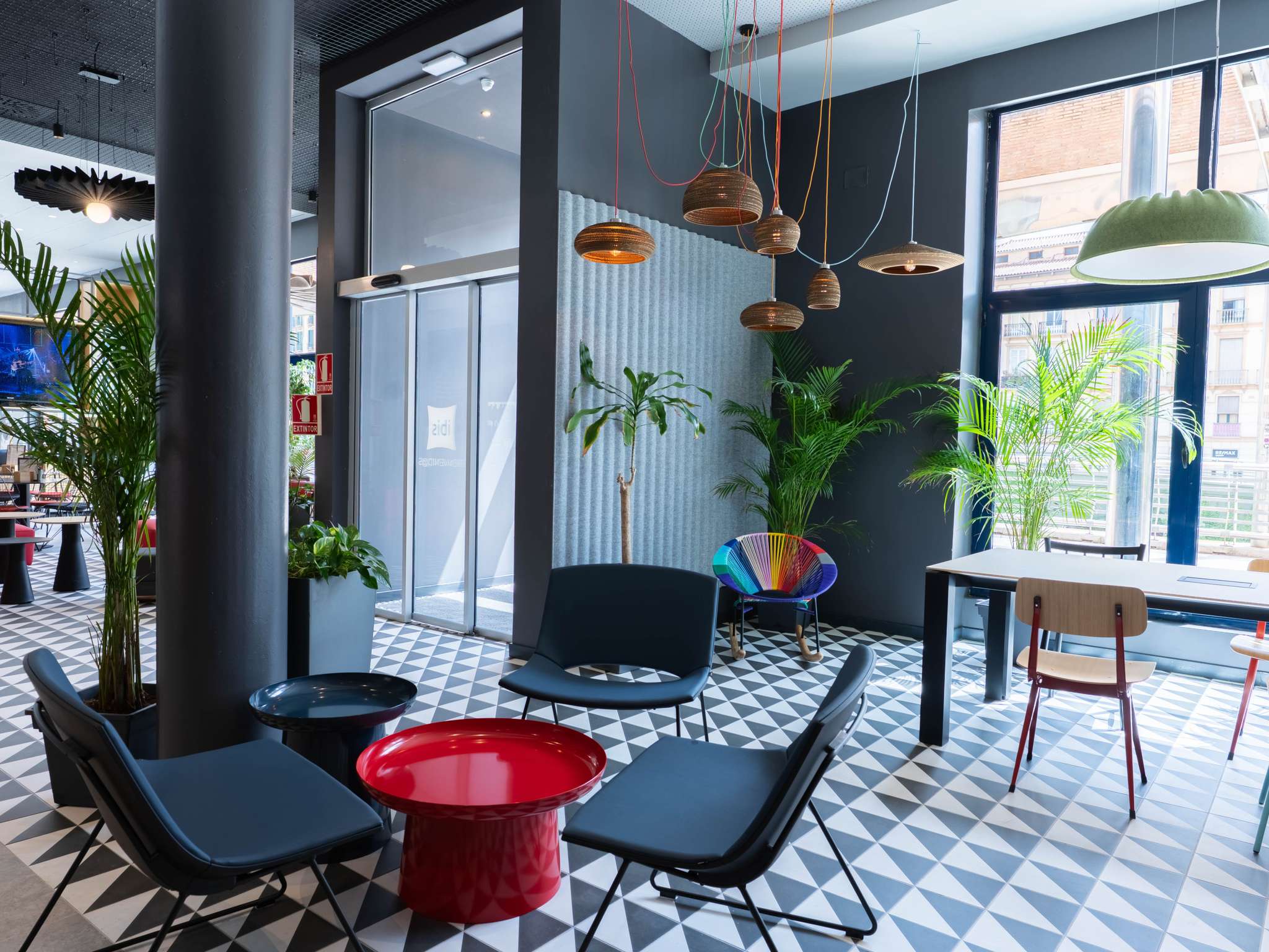 5585 Ho 04 P 2048X1536