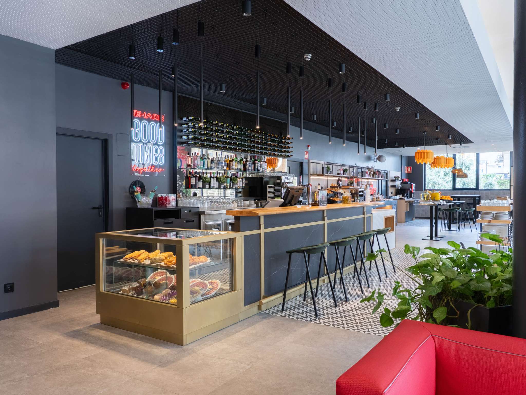 5585 Ho 05 P 2048X1536