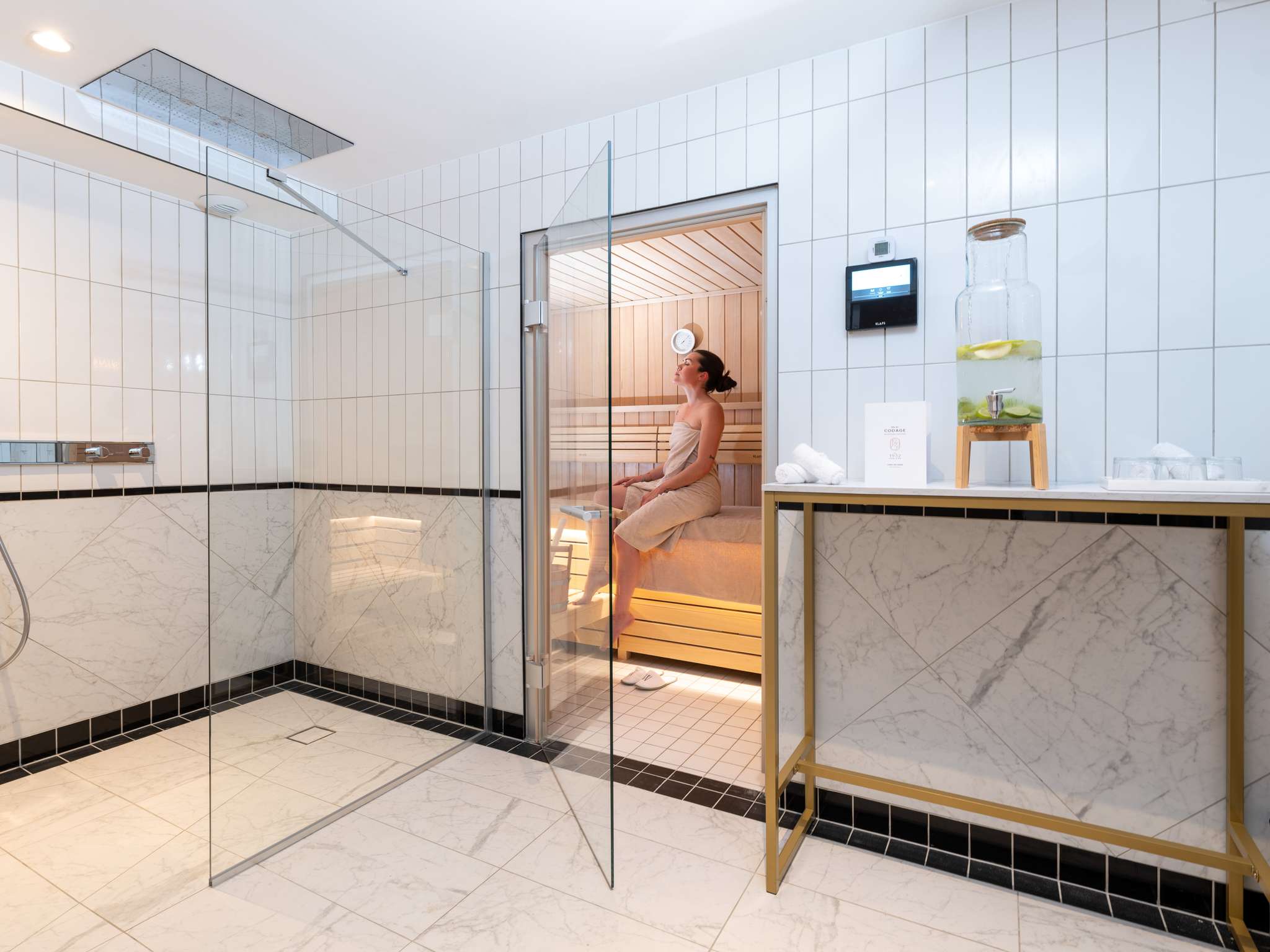 B9q4 Sp 04 P 2048X1536