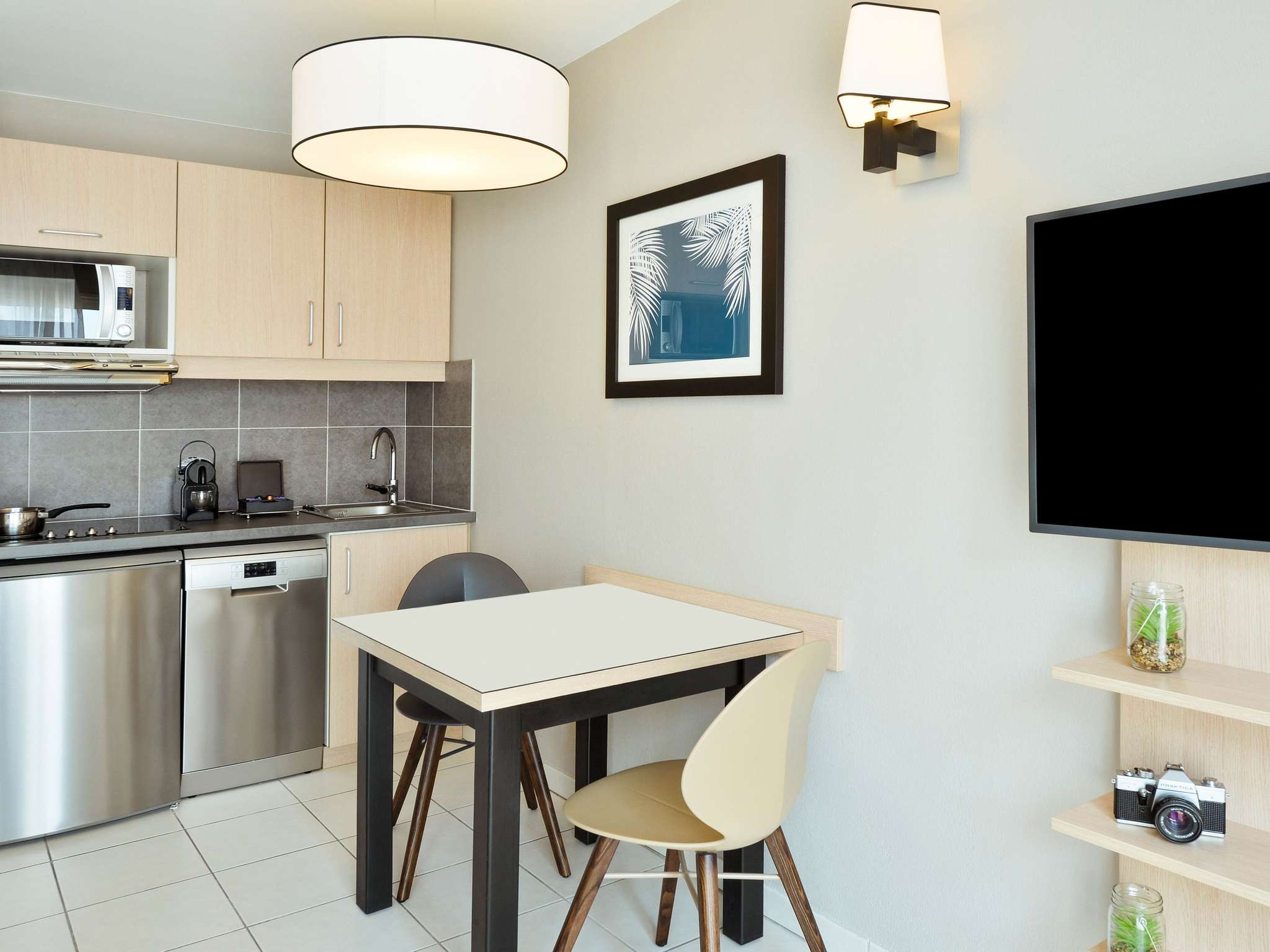 6799 Roca2p 01 P 2048X1536