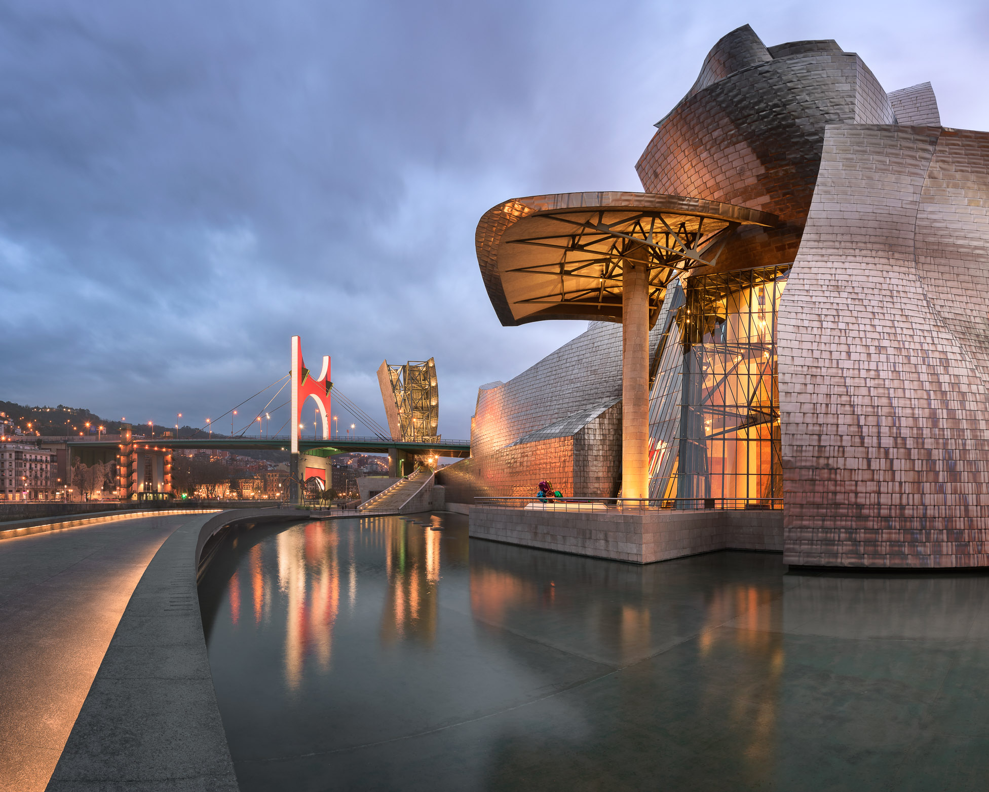 005 Salbeko Zubia Bridge And Guggenheim Museum In The Evening Bilbao Spain