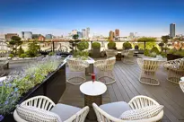 01 Hlwwaterlooskybar1