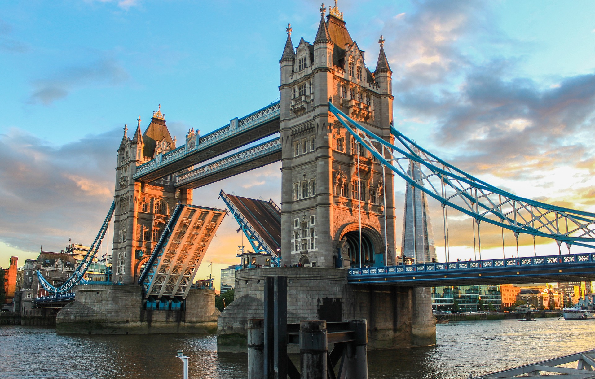 Tower Bridge 980961 1920 (1)