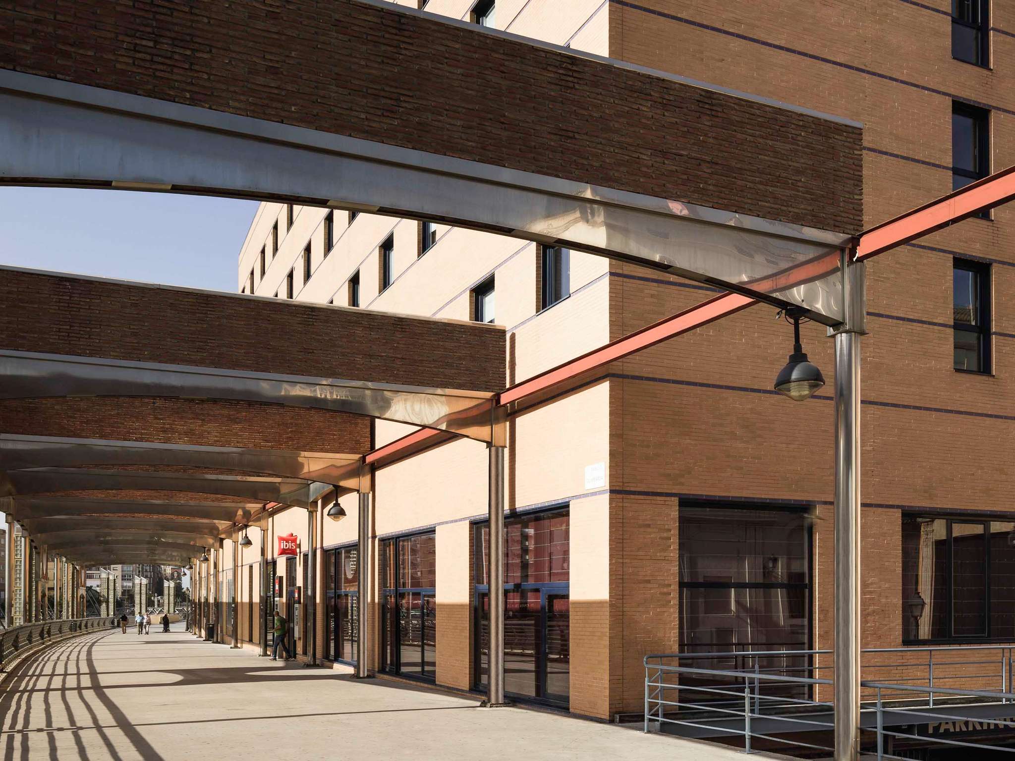 5585 Ho 06 P 2048X1536