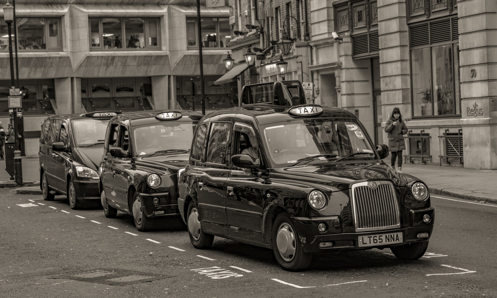 Taxi 4009617 1920 (1)