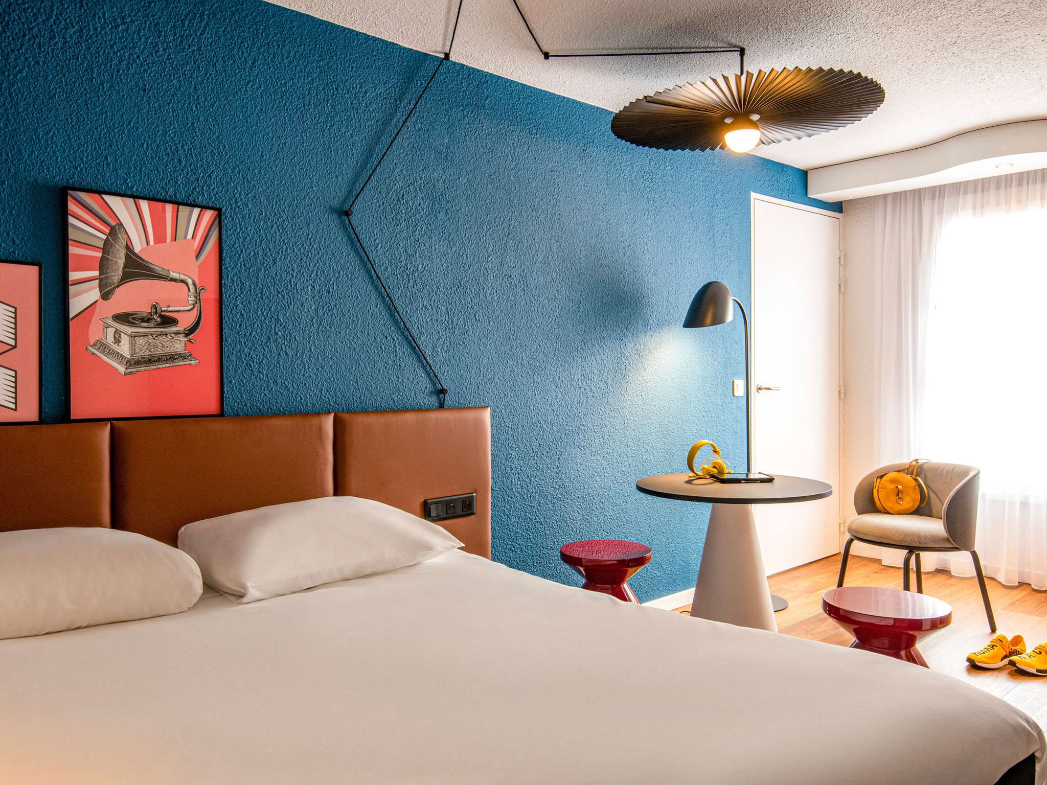 1370 Ho 01 P 2048X1536